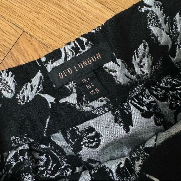 QED LONDON metallic high low skirt - Picture 3 of 4